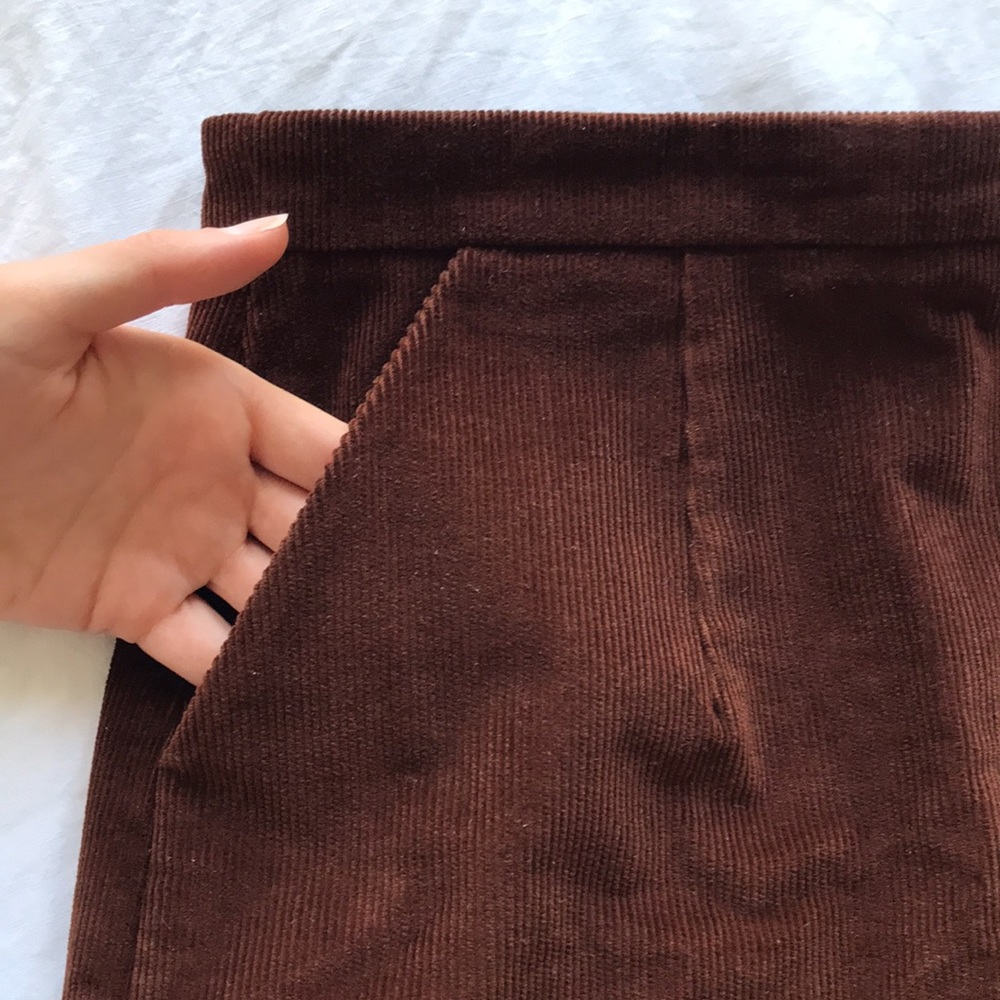 Corduroy skirt with pockets